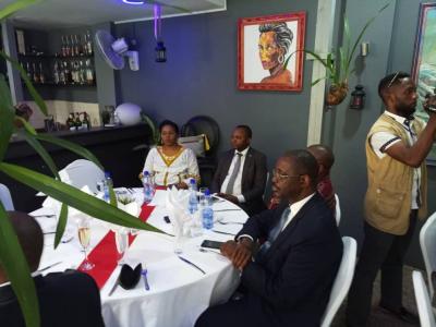 Néné Nkulu et quelques notables de Haut Lomami au restaurant Tricana