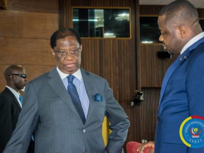 Alexis Thambwe Mwamba et le questeur ajoint du sénat