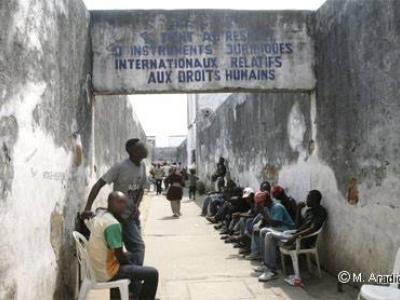 PRISON makala