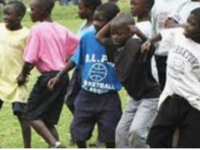 Quelques enfants de la rue exhibant les pas de danse. ( photo Monusco ) 