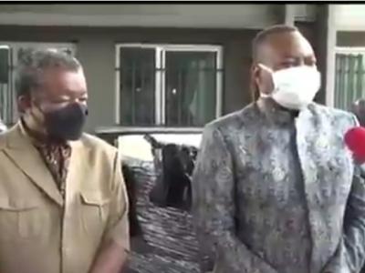 Docteur Muyembe et Eteni Longondo, ministre de la santé