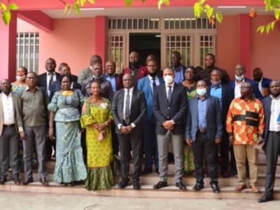Le ministre Willy Bakonga et le syeco et synecat