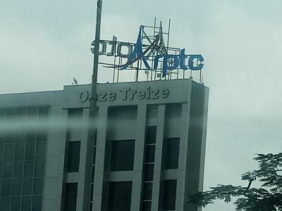 Antenne de arptc à la place Mandela à Gombe 