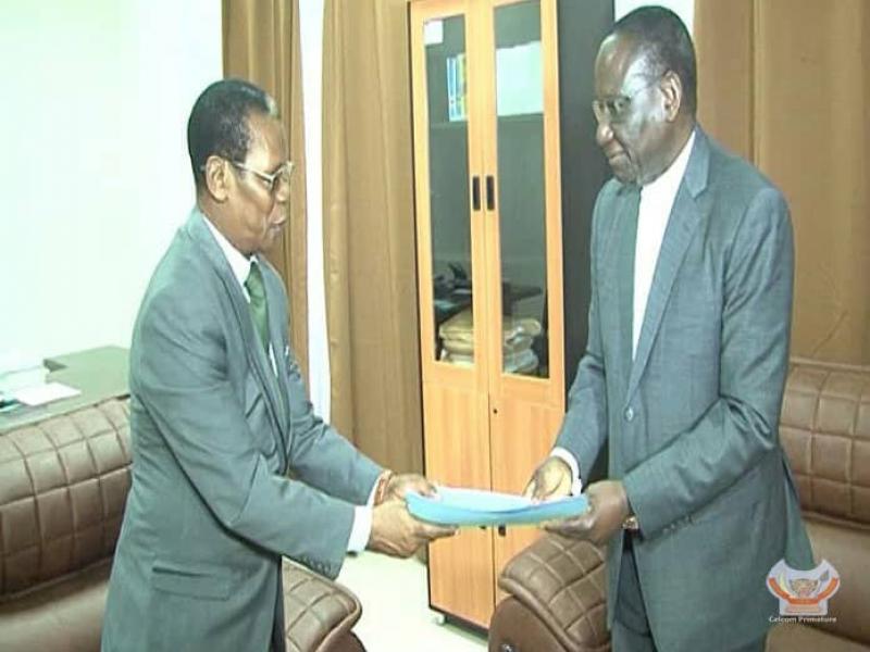 Sylvestre Ilunga et le greffier de la cour constitutionnelle