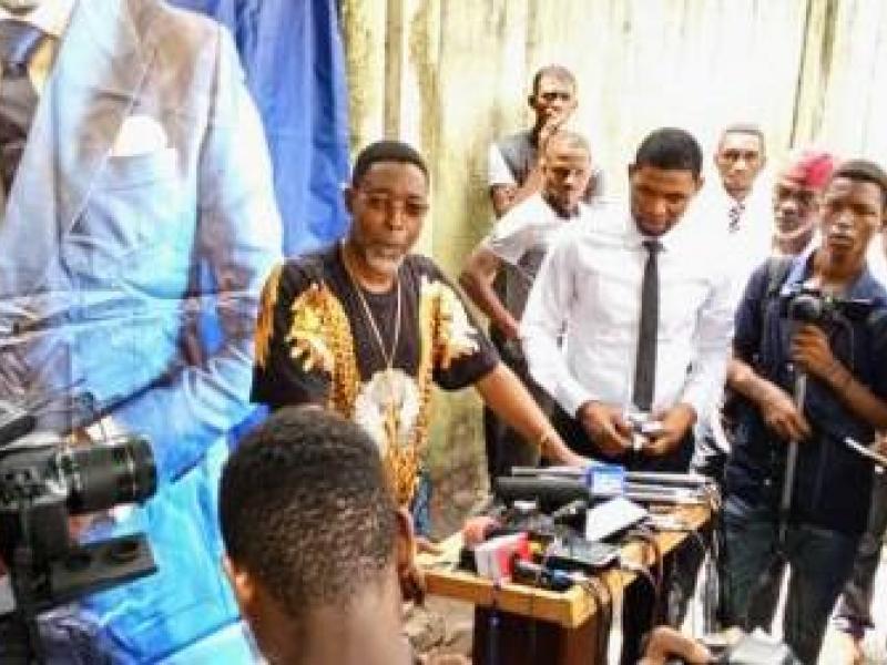 Francis kalombo et quelques journalistes 