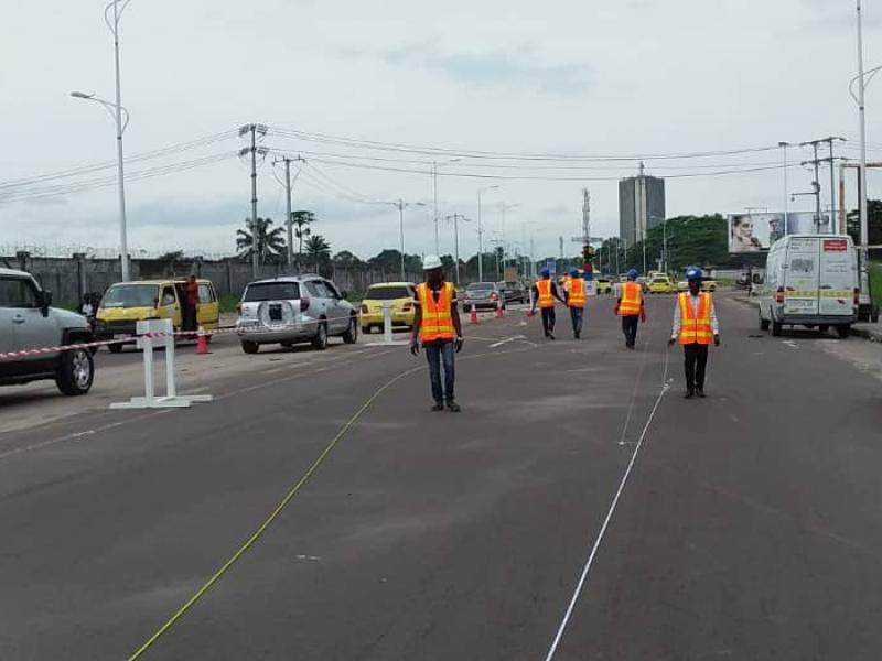L'avenue de libération, ex 24 novembre à quelques mètres de la sortie du boulevard triomphal 