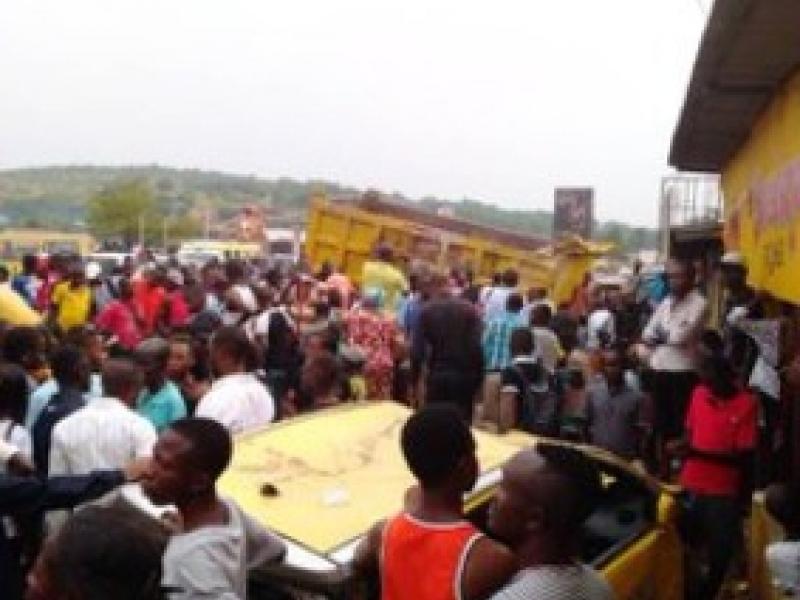 Rond Point Ngaba ce 16 février 2020 après l'accident  