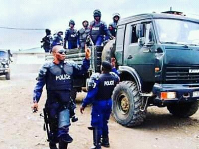 Quelques policiers à Kinshasa 
