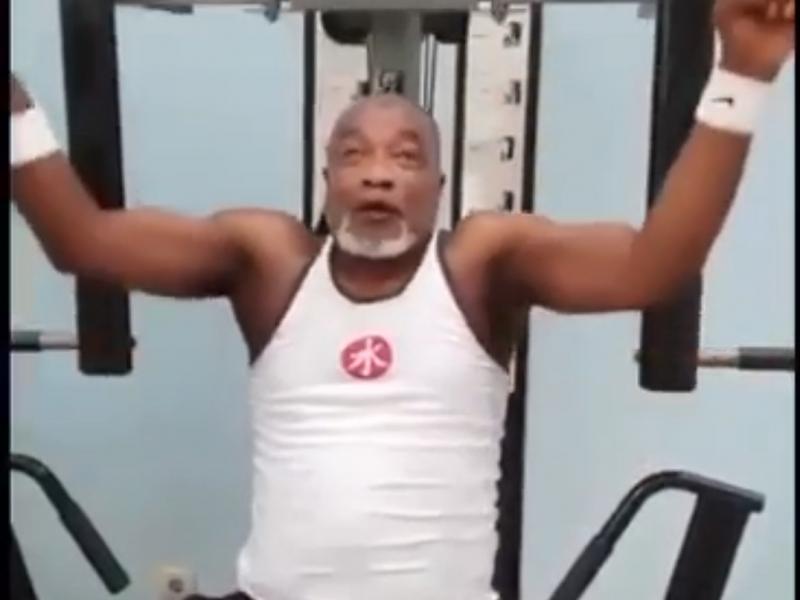 Koffi Olomide dans sa salle de sport