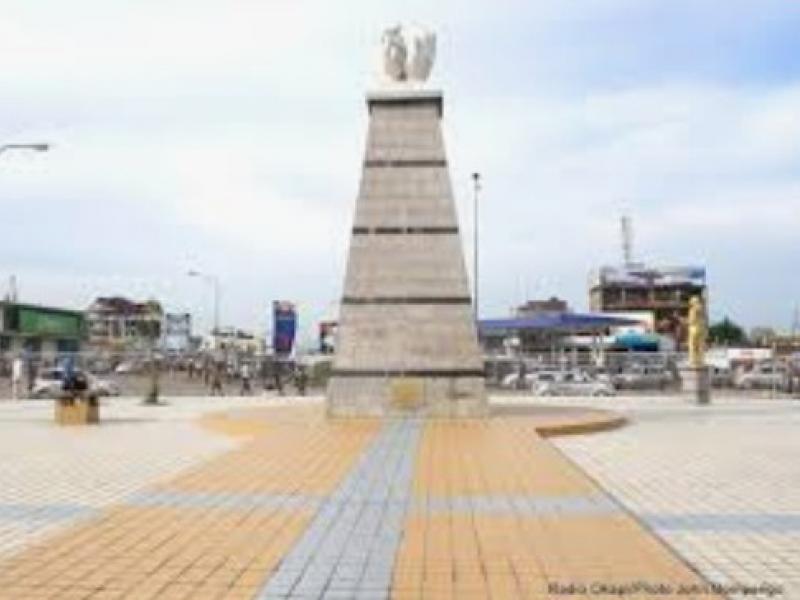 Place des artistes au rond-point victoire au quartier Matonge dans la commune de Kalamu