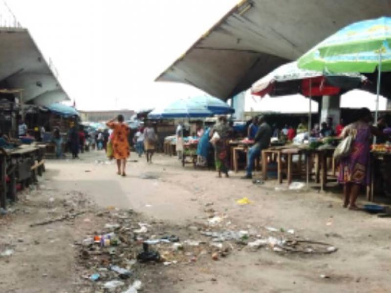 Vue du marché central de Kinshasa