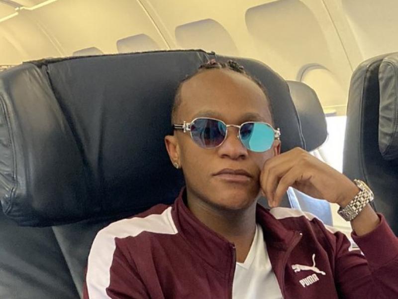 Innoss B dans l'avion pour Ouagadougou