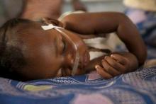 Un enfant vacciné suivant son traitement 