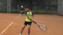 Un jeune tennisman en pleine compétition au cercle de Kinshasa 