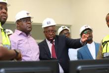 Félix Tshisekedi visitant les travaux de Zongo ll